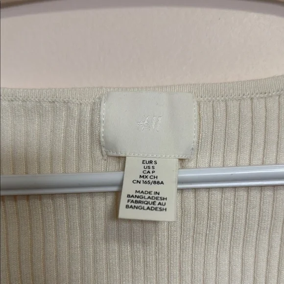 H&M Cream Ribbed V-Neck Button-Up Top - Picture 2 of 2